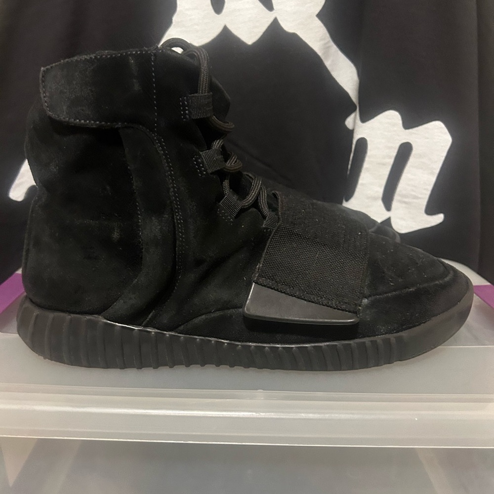 Yeezy 750 Triple Black Adidas